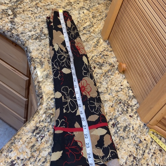 Ann Taylor lined floral skirt, size 6 Like new - Picture 6 of 11